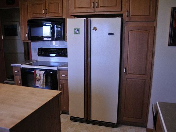 Kitchen : Nice built in pantry, lots of storage. Solid surface stove.