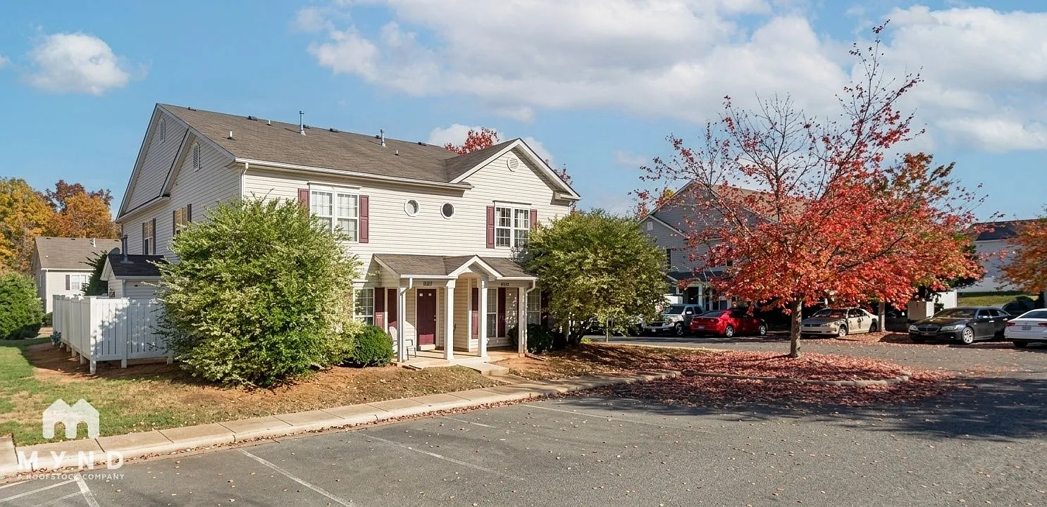 2 bed, 2.5 bath, 1100 sqft, $1,545 — Photo 1