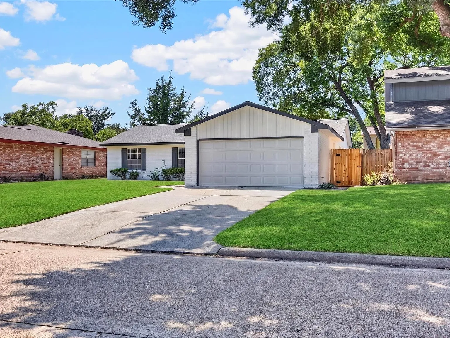 3 bed, 2.0 bath, 1488 sqft, $2,000 — Photo 3