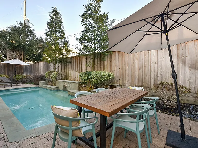 1202 W 25th St — Photo 23