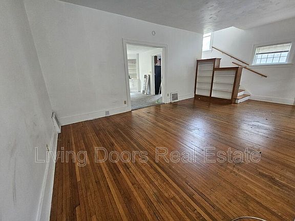 2nd image of 2135 Garfield St