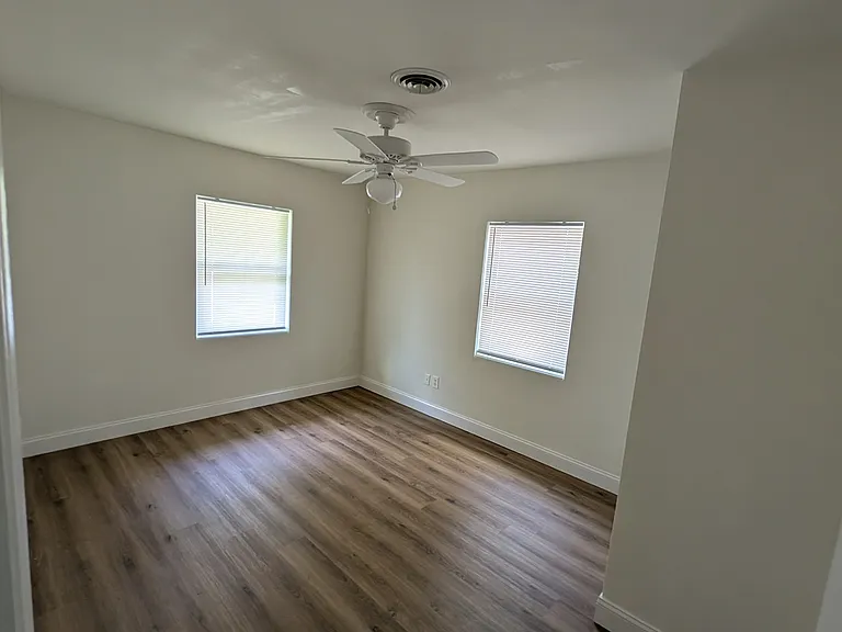 120 NE 14th Ave — Photo 15