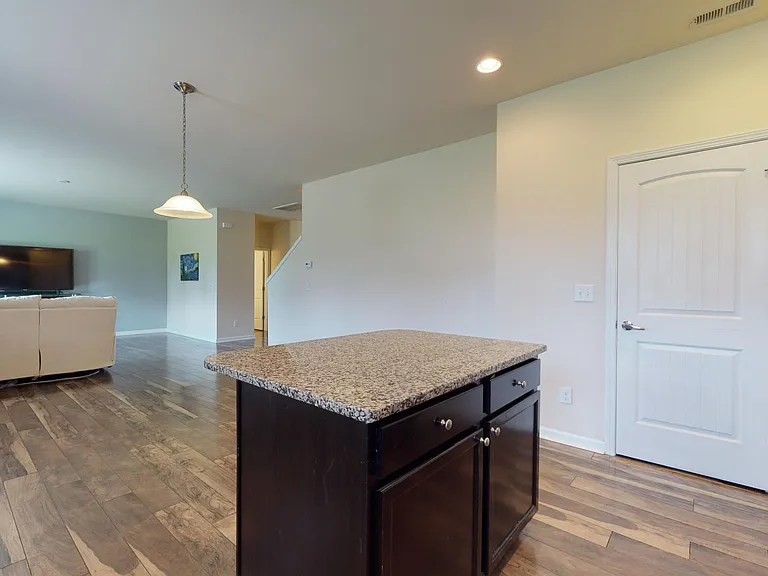 8032 Remington Heights Dr — Photo 8