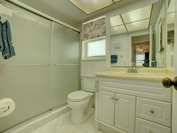 5th image of 1801 Ocean Dr APT 110