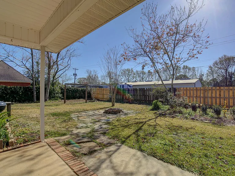 200 Hawthorne Cir — Photo 15