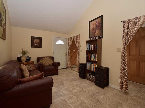 4th image of 143 Lamsden Dr