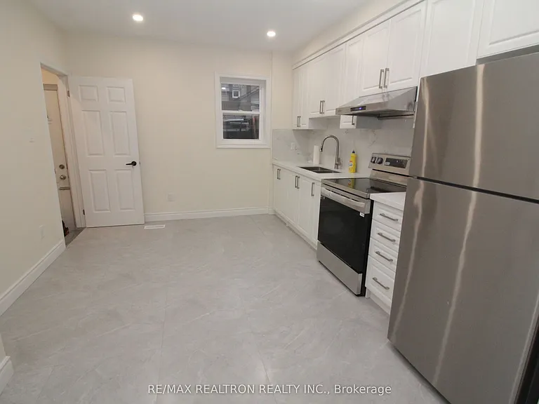 18 Roxton Rd #MAIN FLOOR — Photo 5