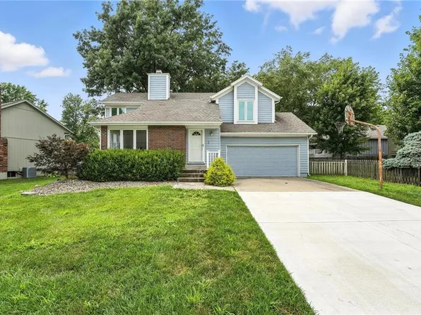 520 SE Country Ln, Lees Summit, MO 64063