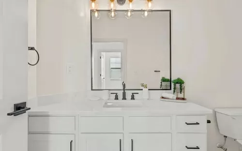 Bathroom with Single Vanity - 401 Oberlin