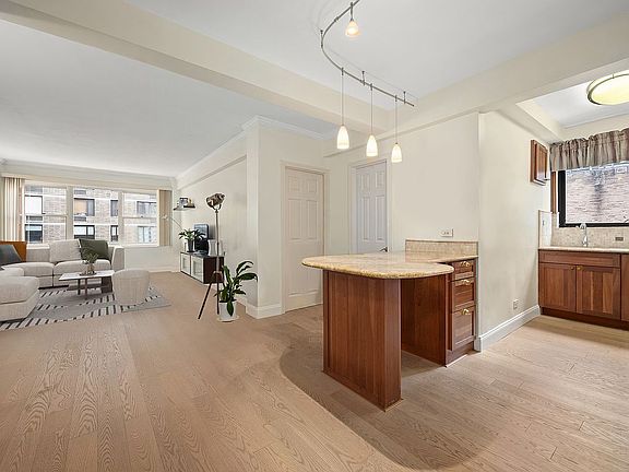 2nd image of 310 E 49th St APT 9D