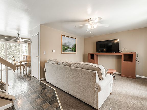 3rd image of 1818 Ashwood Ln