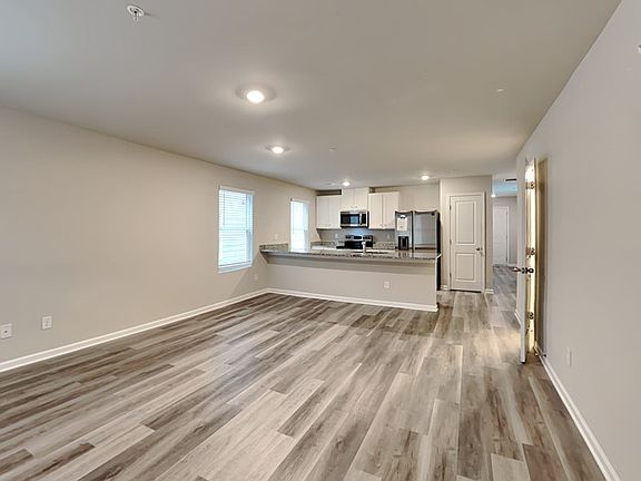 3rd image of 1081 Benfield Rdg W