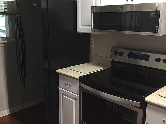 Kitchen stove/microwave/refi