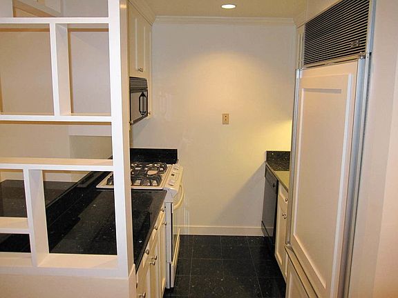 4th image of 160 W 66th St APT 35A