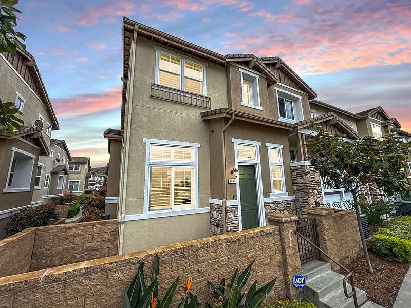 3 bed, 2.5 bath, 1585 sqft, $3,900 — Photo 1