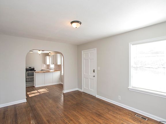 5th image of 2688 Hartford Dr