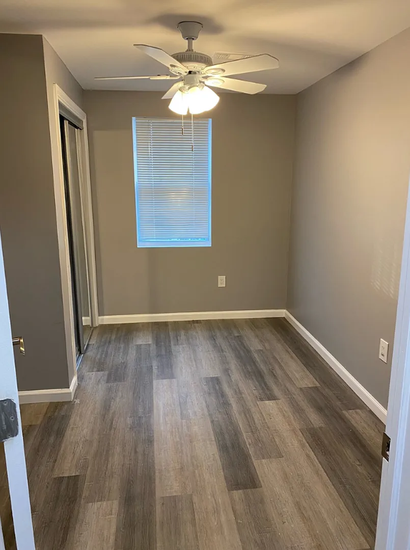 6 S Franklintown $750 Private Room (Private Bath) — Photo 3