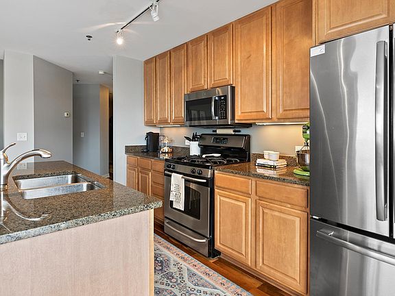 5th image of 929 Portland Ave APT 805