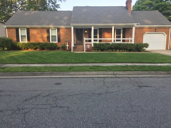 717 Baywood Trl, Chesapeake, VA 23323