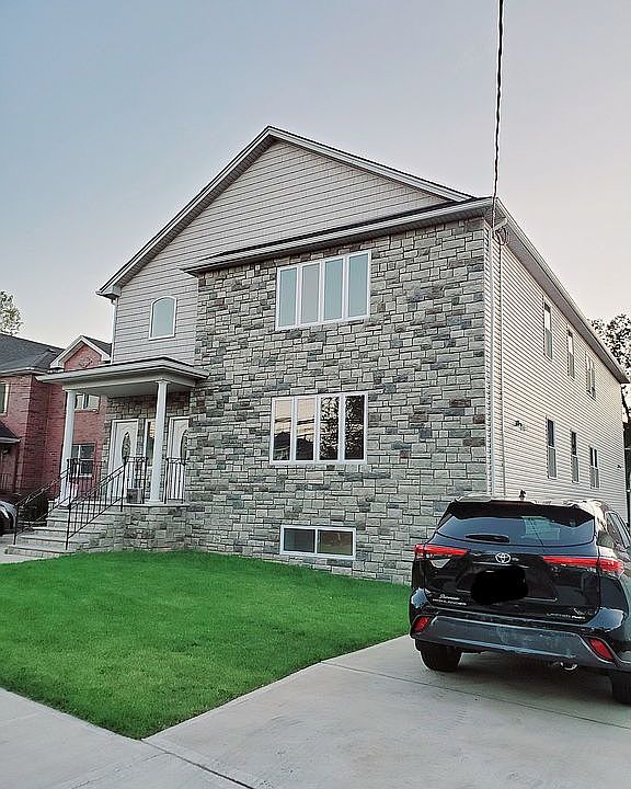 2nd image of 326 Seguine