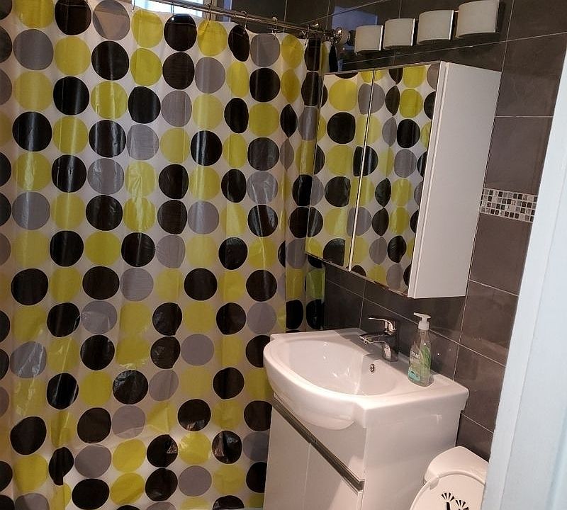 2nd image of 141 Lenox Rd APT 1A