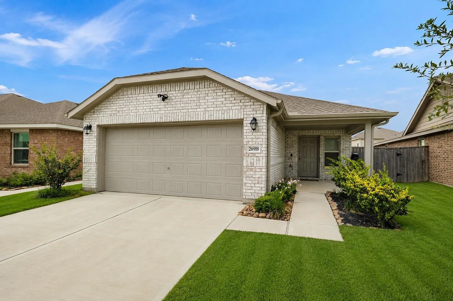 3 bed, 2.0 bath, 1800 sqft, $2,600 — Photo 4