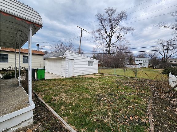 5th image of 275 E 264th St