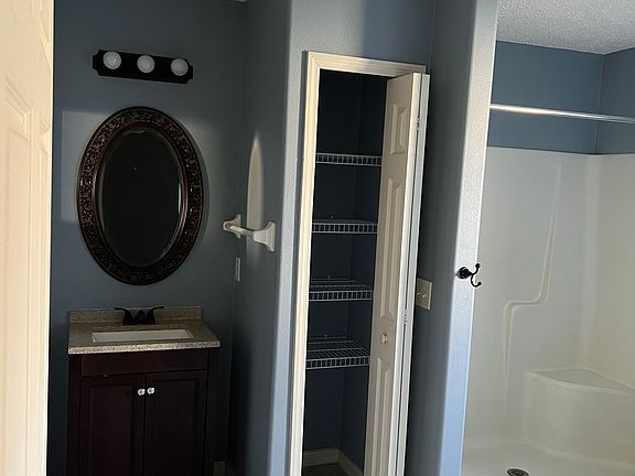 4th image of 807 Old Oaks Ln