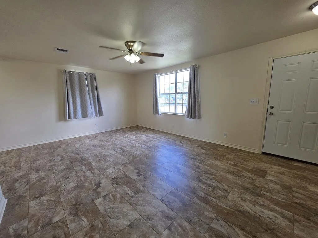 2 bed, 1.0 bath, 912 sqft, $1,450 — Photo 3
