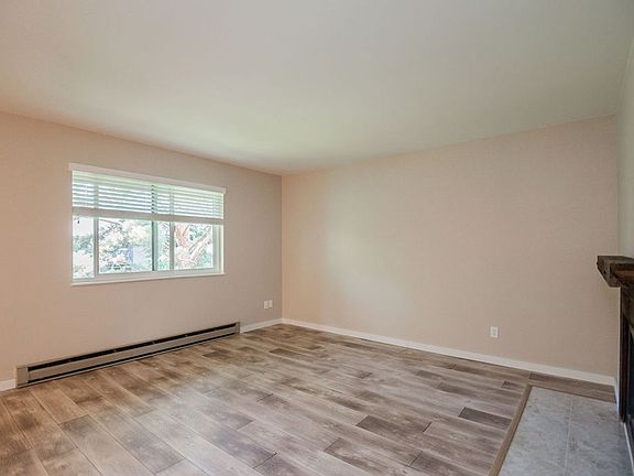 4th image of 925 Columbia Road 634