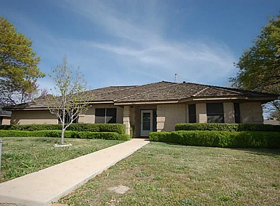 2nd image of 3234 Woodlake Dr