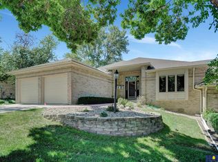 9125 Pioneer Ct, Lincoln, NE 68520