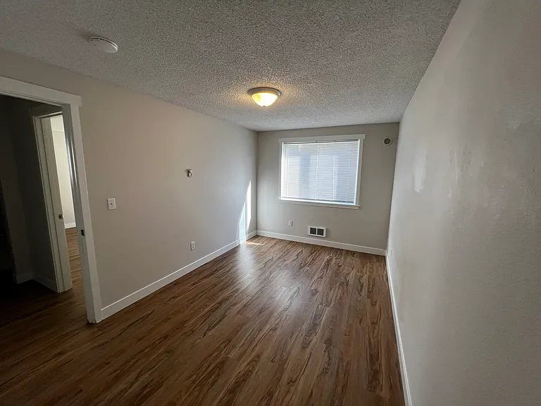 131 Lippert Dr W #103 — Photo 11