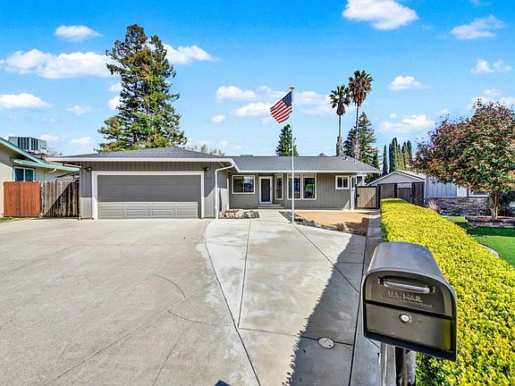 3rd image of 910 Mason Court