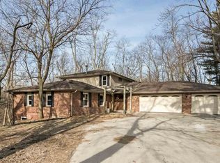 16 Valley View Knl NE, Iowa City, IA 52240