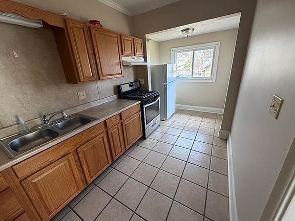 4th image of 624-626 S Haines Ave