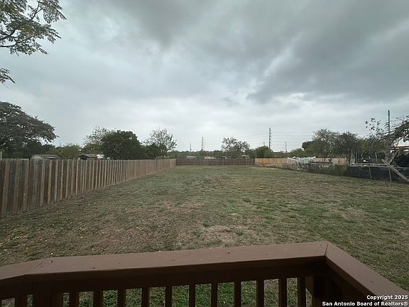 3rd image of 631 Monticello