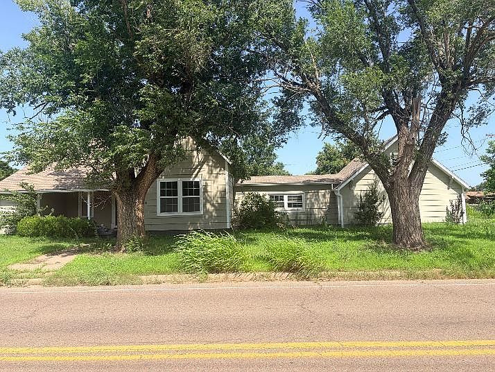 2nd image of 504 Comanche St