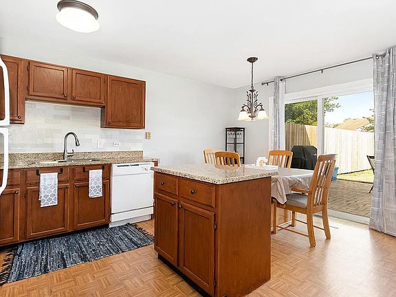 3rd image of 3022 Dorothy Dr
