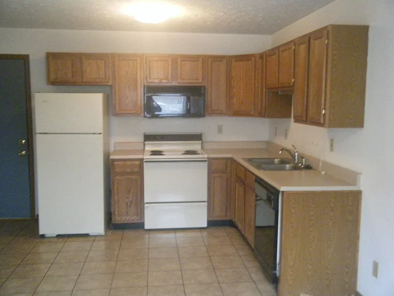 518 N River Rd — Photo 4
