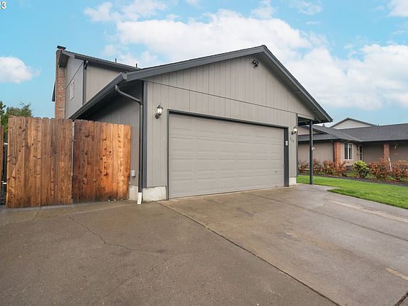 3rd image of 237 Loganberry St