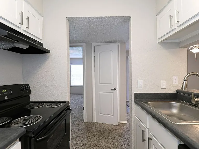 City Crest Apartments — Photo 43
