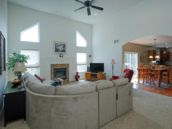 8385 Charlevoix-101