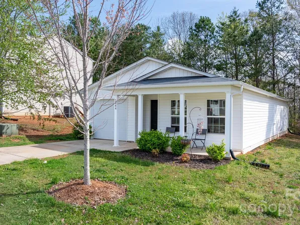 3944 Hemingway Dr NW, Hickory, NC 28601