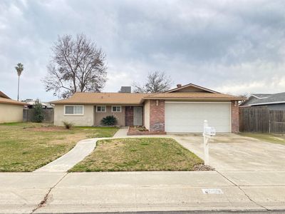 4223 W Country Avenue, Visalia, CA, 93277