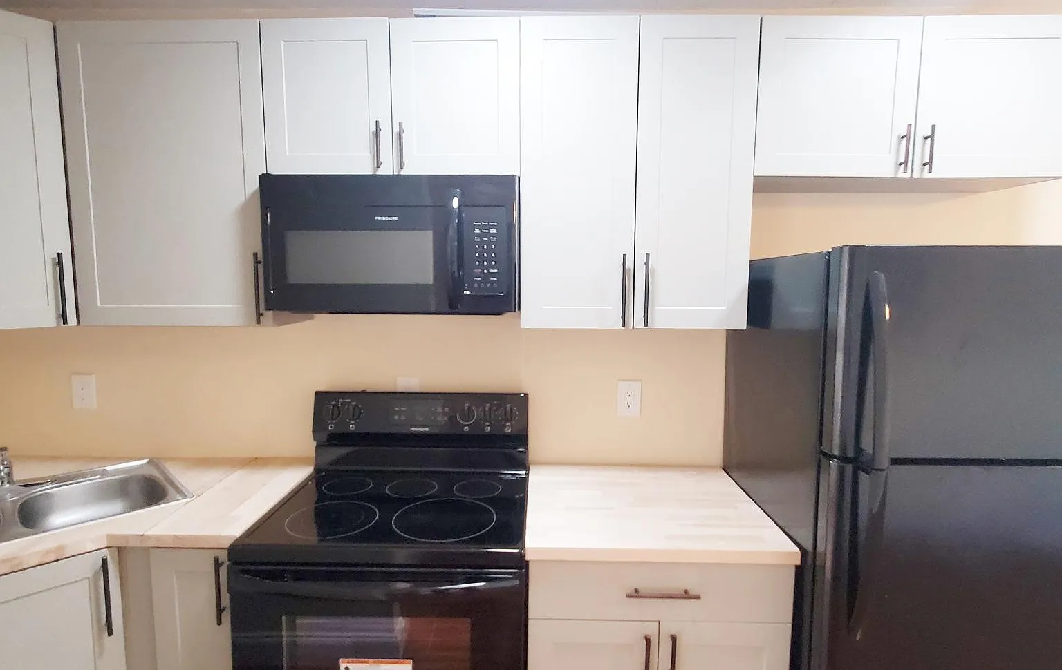3 bed, 168 sqft, $900 — Photo 1