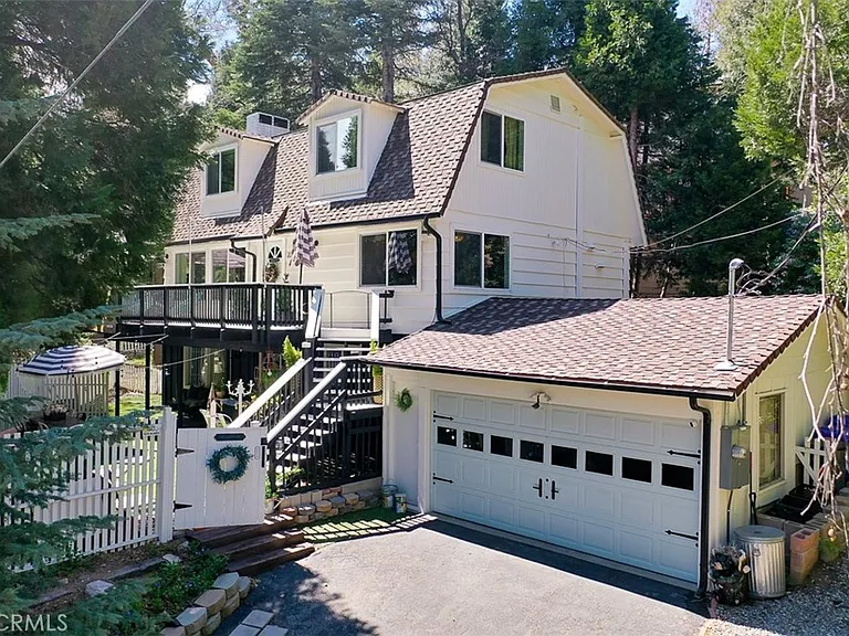 220 Oak Dr — Photo 4