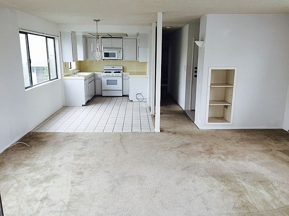 2nd image of 831 Monterey Blvd