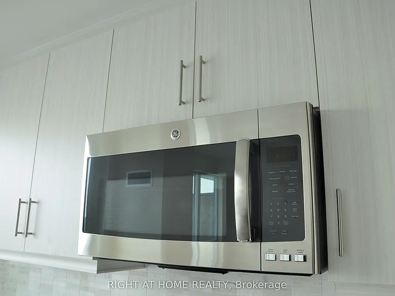 68 Canterbury Pl #1707 — Photo 11