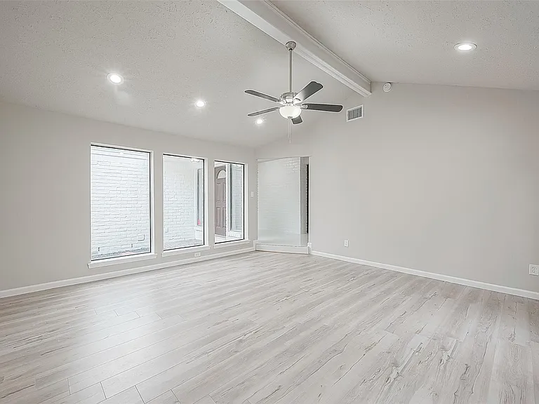 6107 Sanford Rd — Photo 8